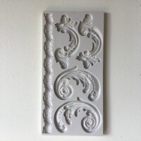 249582 - Baroque elements and curls